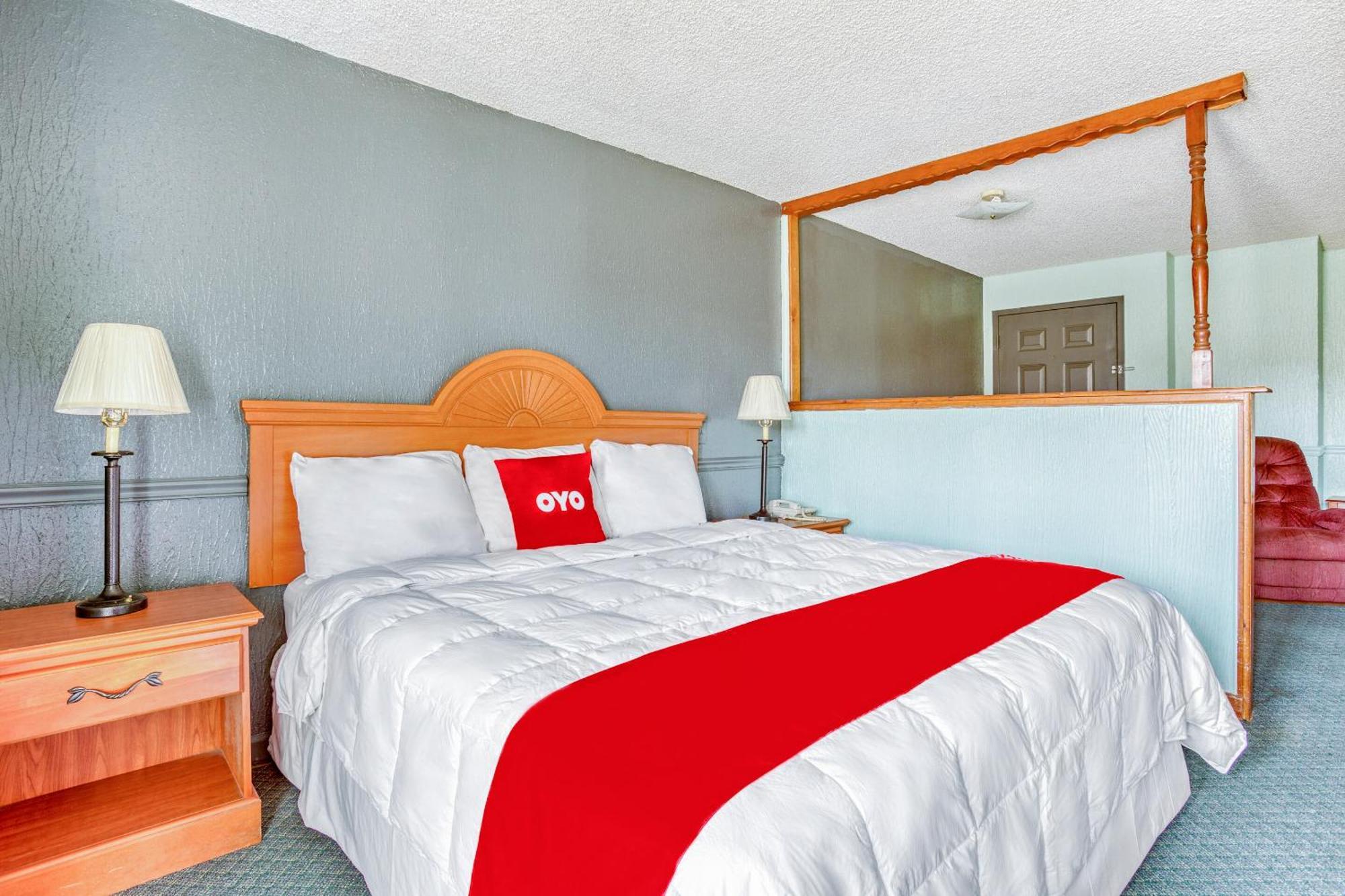 Oyo Townhouse Tulsa Woodland Hills Hotel Exterior photo