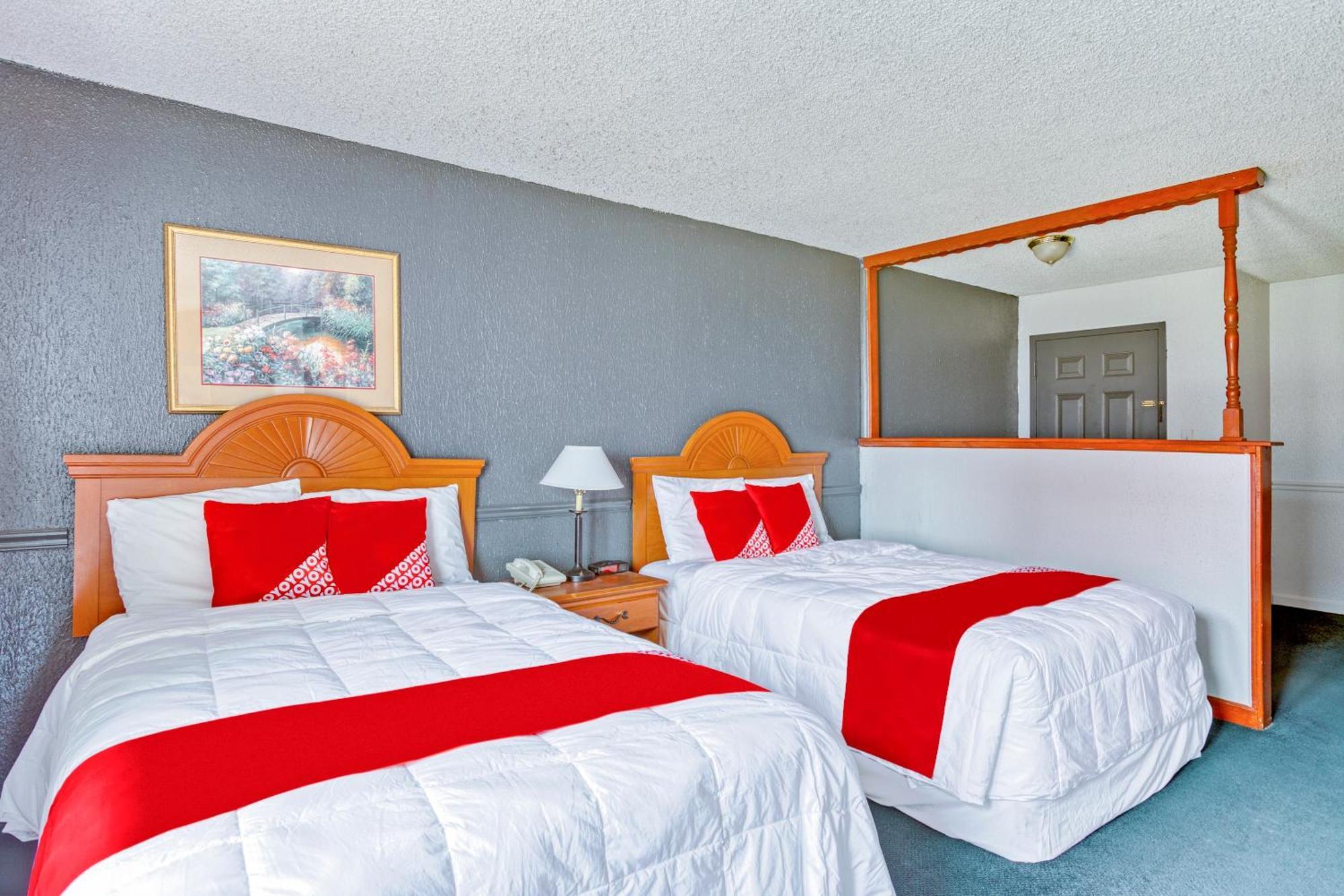 Oyo Townhouse Tulsa Woodland Hills Hotel Exterior photo