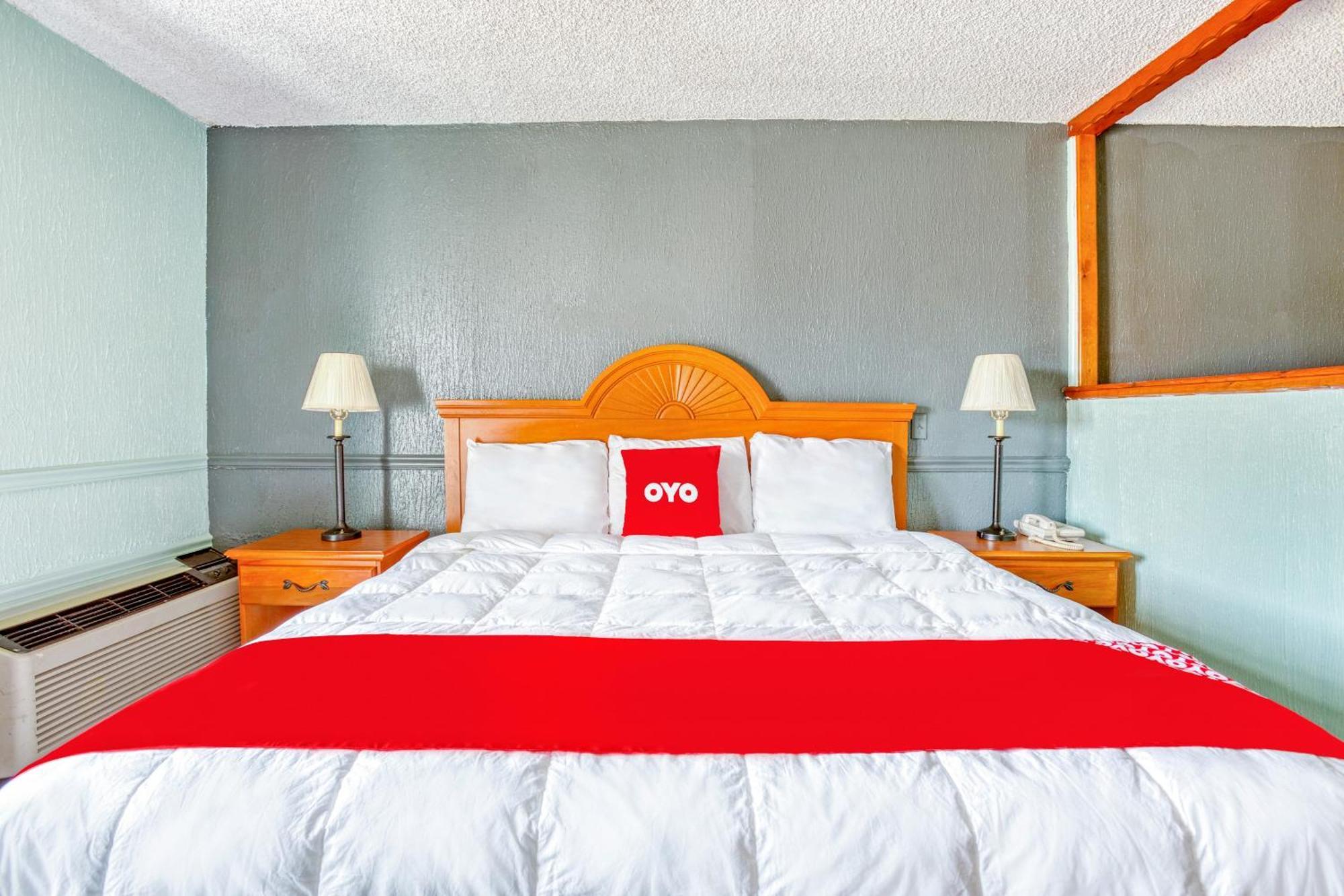 Oyo Townhouse Tulsa Woodland Hills Hotel Exterior photo